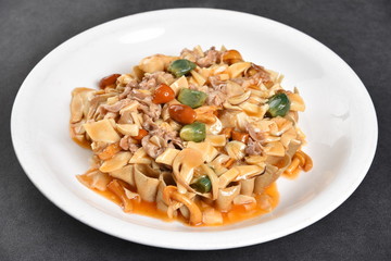 pasta with tomato sauce and basil