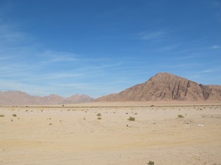 Fototapeta na wymiar エジプトダハブの砂漠と山