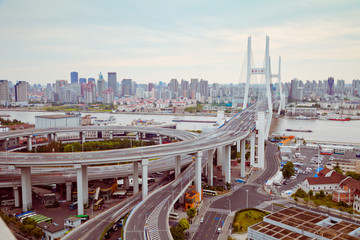 uitzicht op de Shanghai Nanpu-brug, Shanghai, China.