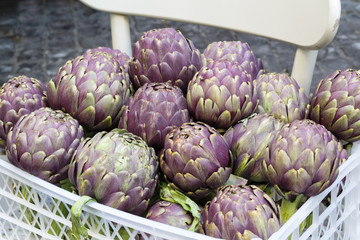 Fototapeta premium carciofi freschi di stagione a roma