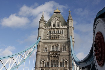 Fototapeta na wymiar Detalles del Tower Bridge de Londres