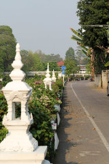 Obraz premium The bicycle path beside the river Wang, Lampang, Northern Thailand.
