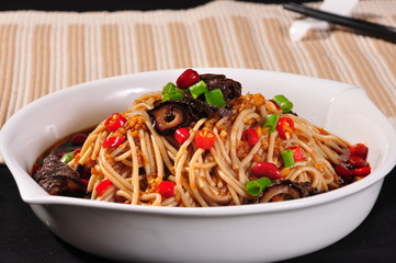 spaghetti with tomato sauce and basil