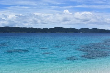 沖縄県座間味島の海岸ビーチ