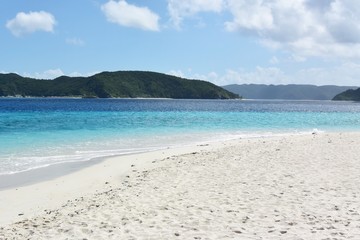 沖縄県座間味島の海岸ビーチ