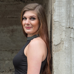 Junge Frau in der Stadt