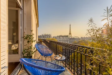 Papier Peint photo autocollant Paris beau balcon de paris au coucher du soleil avec vue sur la tour eiffel