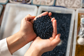 plastic granules for the production of synthetic yarn
