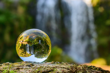 Cascada en bola de cristal