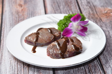 steak with vegetables