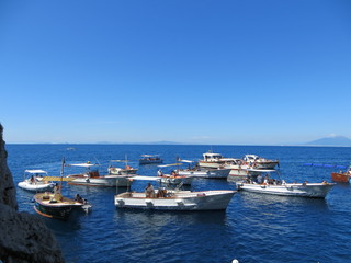 Fototapeta na wymiar A lot of boats are parked in the sea