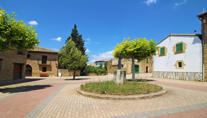 Fototapeta na wymiar Plaza en Barásoain, Navarra, España