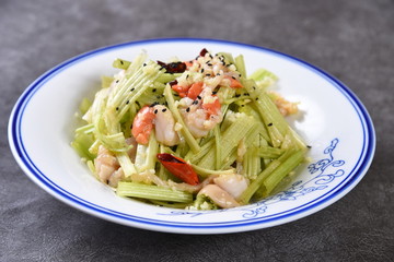 pasta with shrimps and vegetables