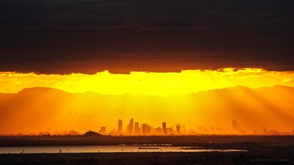 Lago de Texcoco y CDMX detrás 2 .