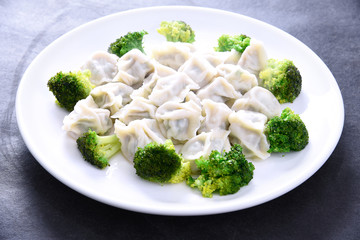 pasta with broccoli and cream sauce