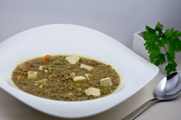 plato de lentejas con tofu