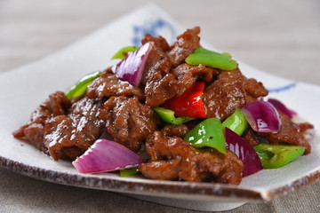 beef with vegetables and sauce