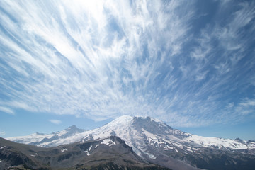 Fototapeta na wymiar Cloudy Mt Rainier