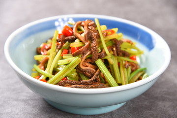 noodles with beef and vegetables