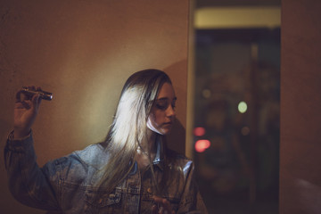 Mädchen Frau Jung nostalgisch Retropop unterwegs in Berlin