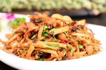 pasta with shrimps and vegetables