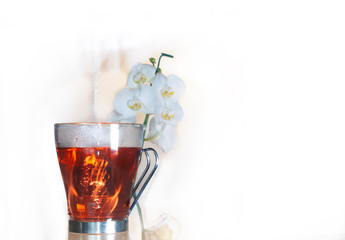 For a total health experience, the spa offers a rich tea prepared with an individual teapot containing petals of Jamaica flowers to entertain the palate and refresh