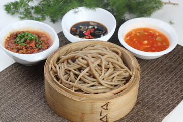 spaghetti with tomato sauce