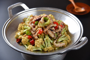 pasta with tomatoes and basil