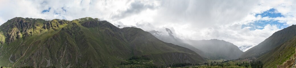Obraz na płótnie Canvas Mountains in the sacred valley of the Incas