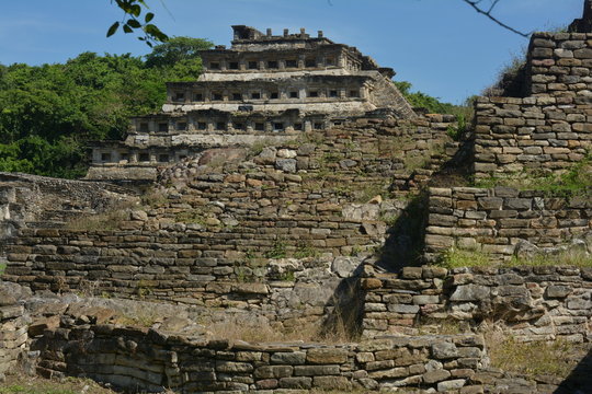 Pir&aacute;mide del Taj&iacute;n