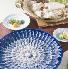 てっさ・てっちり (thinly sliced fugu and hot pot it)