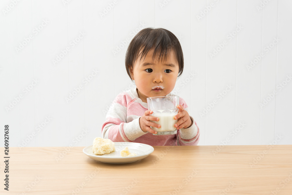 Sticker パンを食べる子ども