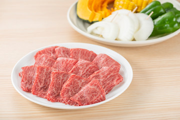 焼肉用の皿盛り肉