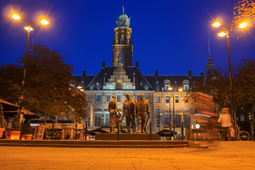 Fototapeta premium Rotterdam / The Netherlands - Oct 23, 2011: War memorial 'Sterker door Strijd' in remembrance of the rebuilding of Rotterdam after its destruction in 1940