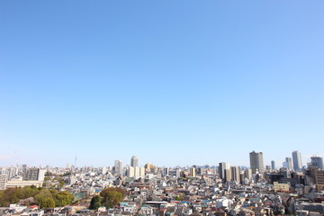 東京の街並みと空