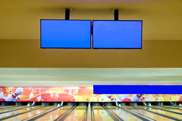 Blank display with sport game bowling pin on wood alley © Mumemories