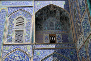 bogate zdobienia na ścianach niebieskiego meczetu w iranie - obrazy, fototapety, plakaty
