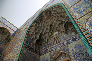 bogate zdobienia na ścianach niebieskiego meczetu w iranie - obrazy, fototapety, plakaty