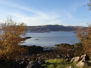 Fototapeta na wymiar Blick in Ord auf der Isle of Skye über die Bucht am Loch Eishort über Glasnakille bis zu den Cuillins