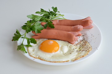 Sausages Bavarian with fried eggs