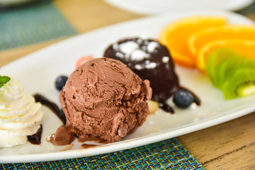 Ice cream is on the plate in shop