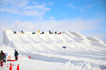 雪のすべり台　雪まつり