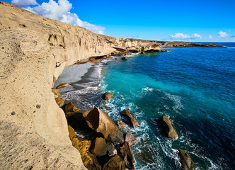 Fototapeta premium Skaliste wybrzeże San Miguel del Tajao w południowo-wschodniej części Teneryfy o wschodzie słońca na hiszpańskich Wyspach Kanaryjskich