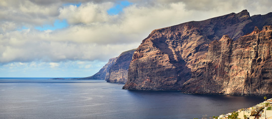 Fototapeta na wymiar Panoramic view of the beautiful rocky coast Los Gigantes on Tenerife, Los Gigantes beach