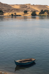 Nillandschaft mit Boot, Wüste, Baum, stimmungsvoll