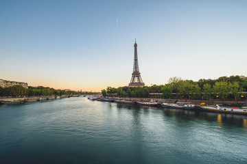 Fototapeta na wymiar Paris, Eiffel tower