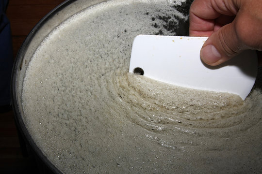 Removing of foam on honey