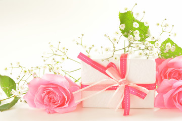 Pink roses with gift box