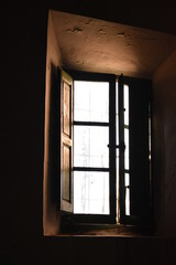 Ventana a contraluz vieja.