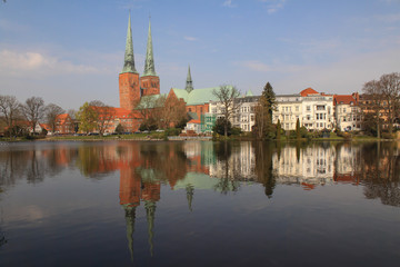 Blick über den Mühlenteich zum Lübecker Dom